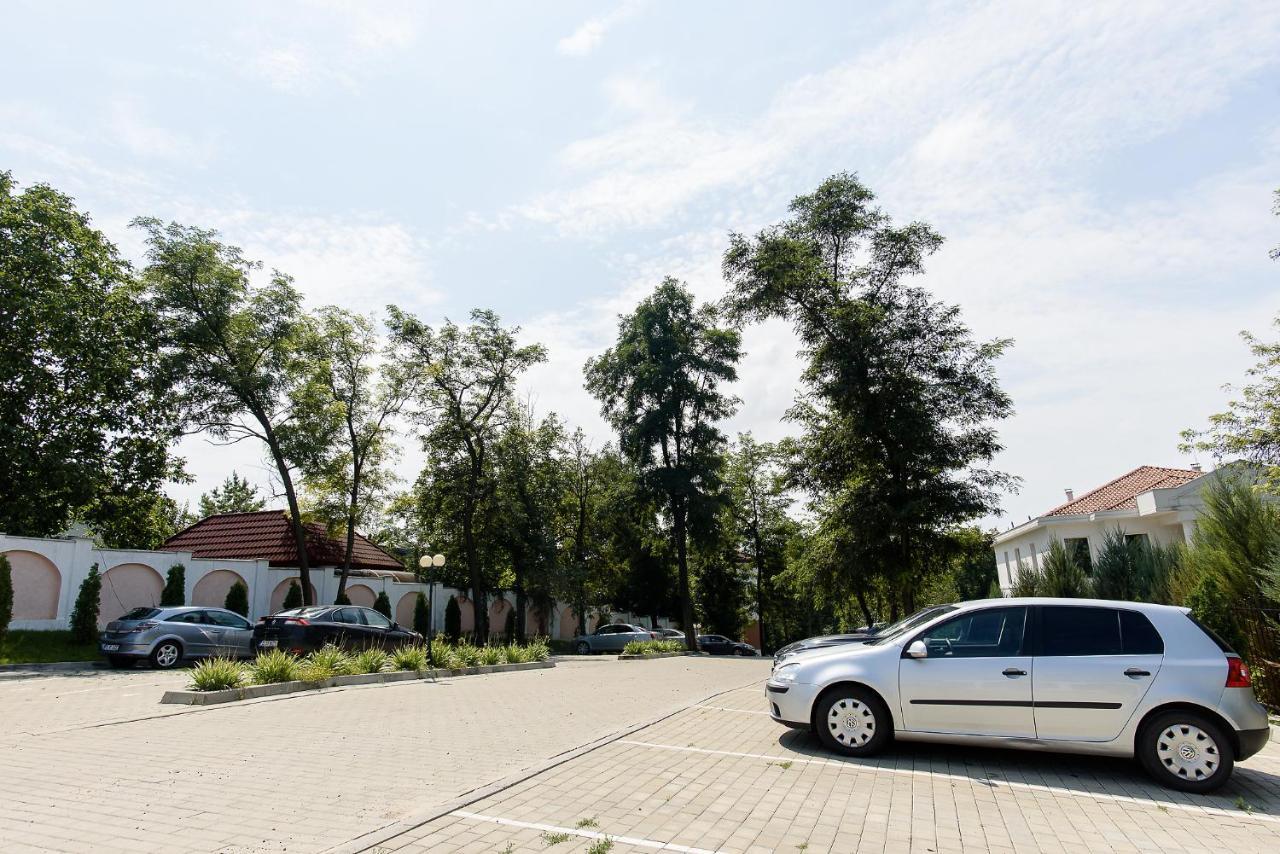 Carla'S Apartment, Airport & Train Station Shuttle Jászvásár Kültér fotó