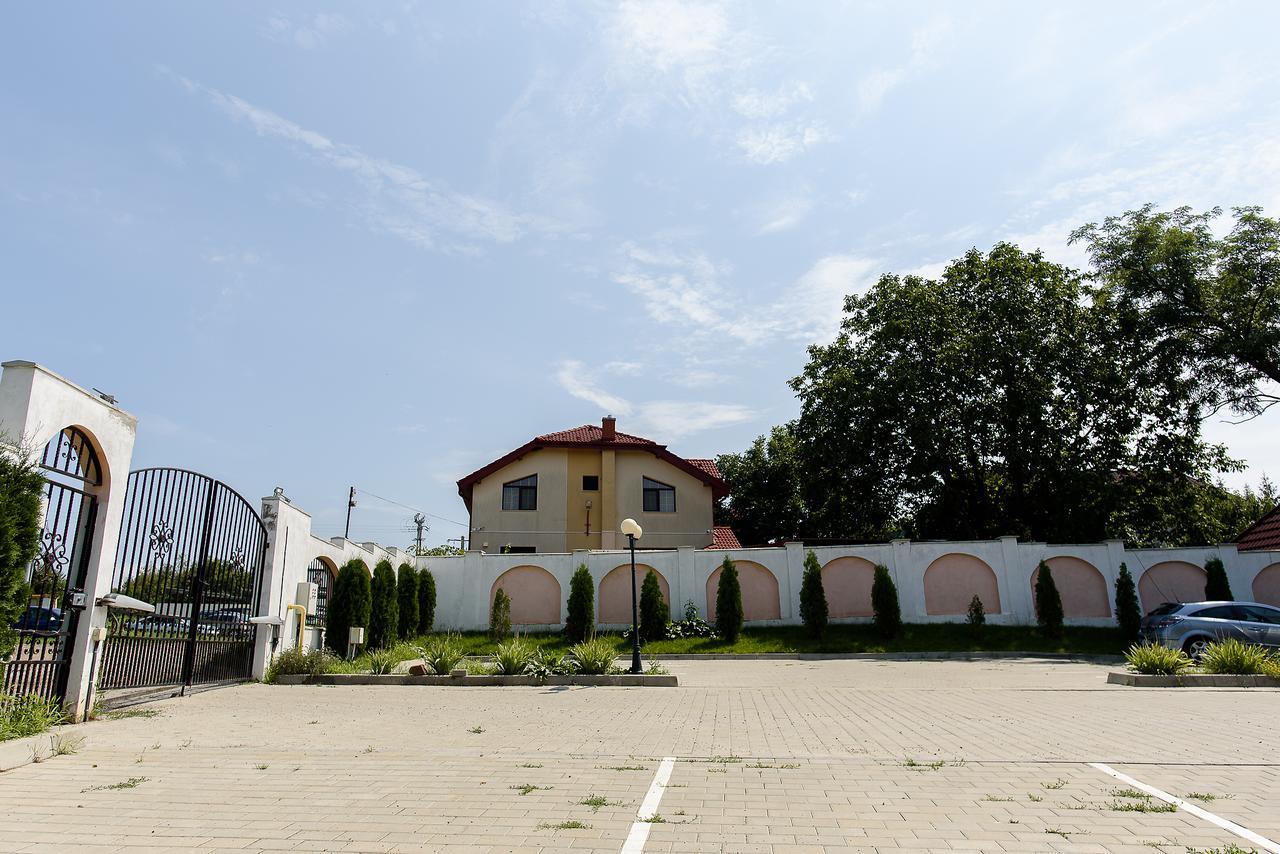 Carla'S Apartment, Airport & Train Station Shuttle Jászvásár Kültér fotó