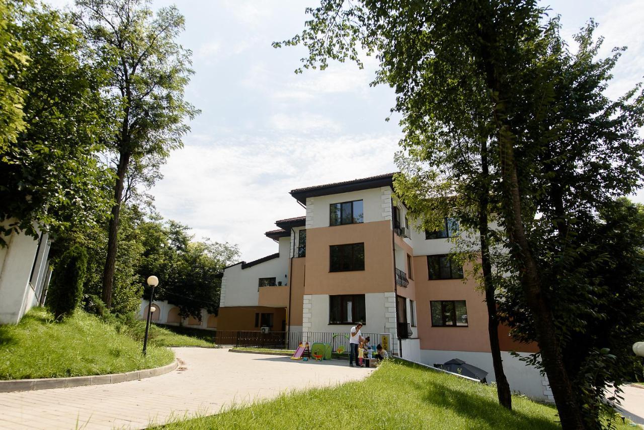 Carla'S Apartment, Airport & Train Station Shuttle Jászvásár Kültér fotó